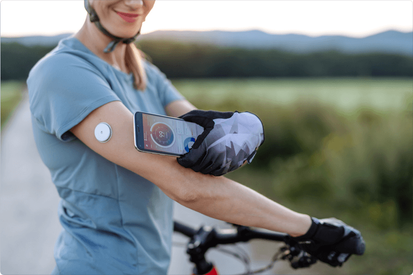 Cyclist uses CGM